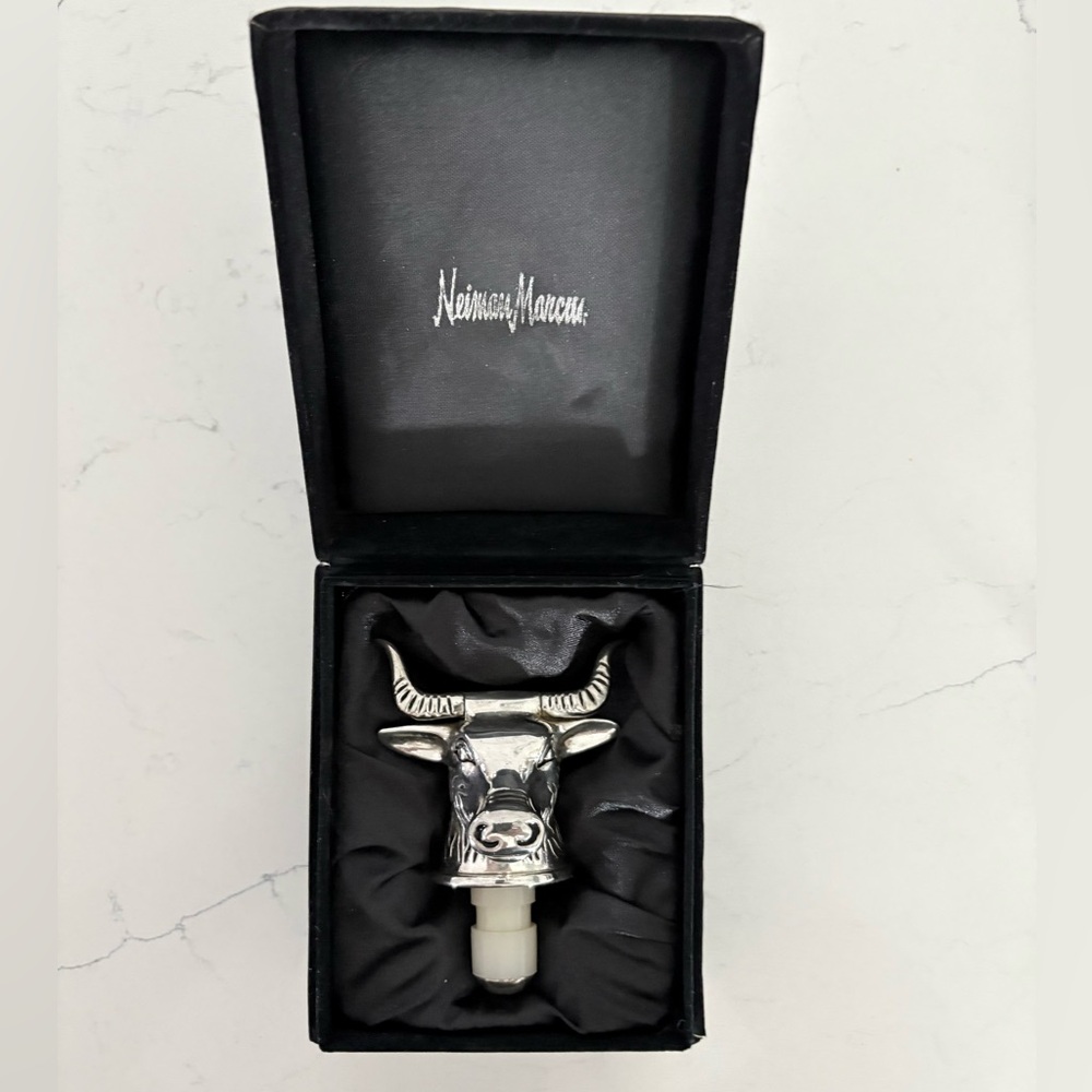 Neiman Marcus Silver Bull Head Wine Bottle Stopper Barware Gift Box circa 1980s